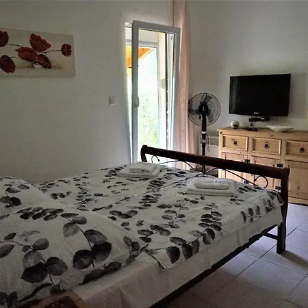 Ausserhalb Gelegenes, Freistehendes Ferienhaus In Laendlicher Umgebung *